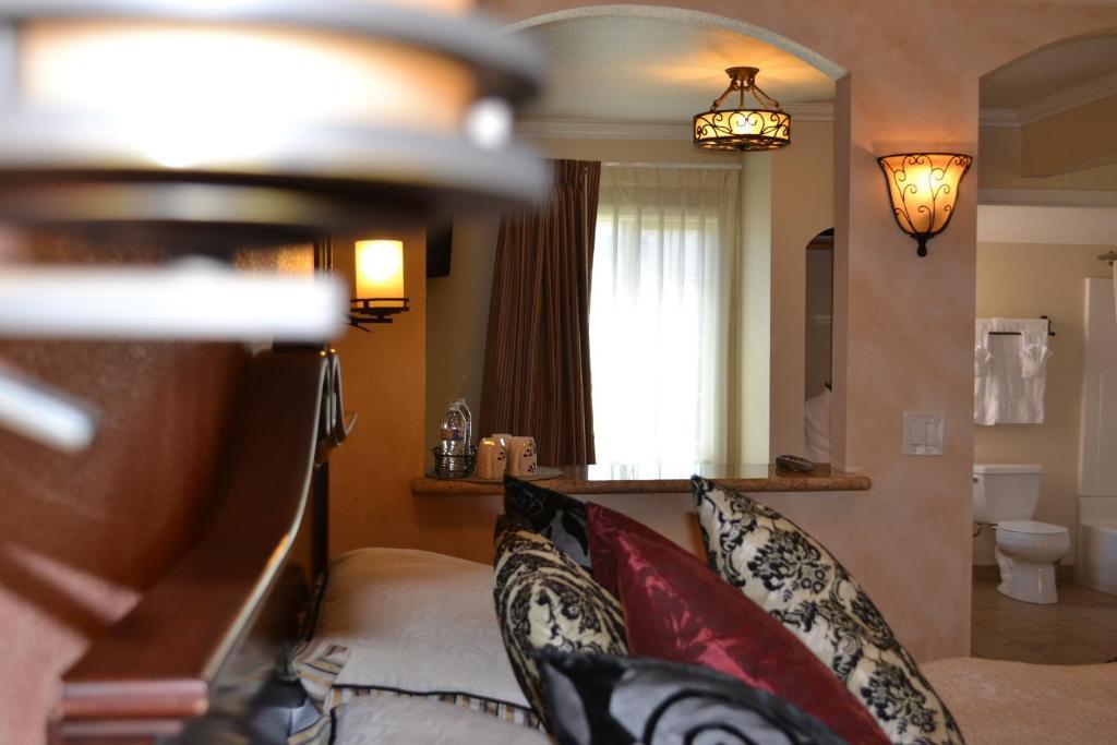 Chardonnay Hotel